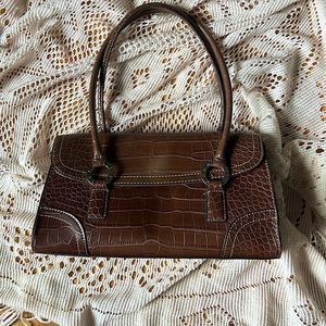tommy hilfiger purse!!